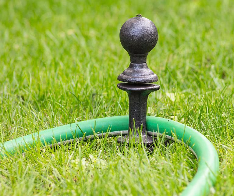 Hose Guide Stake in Black