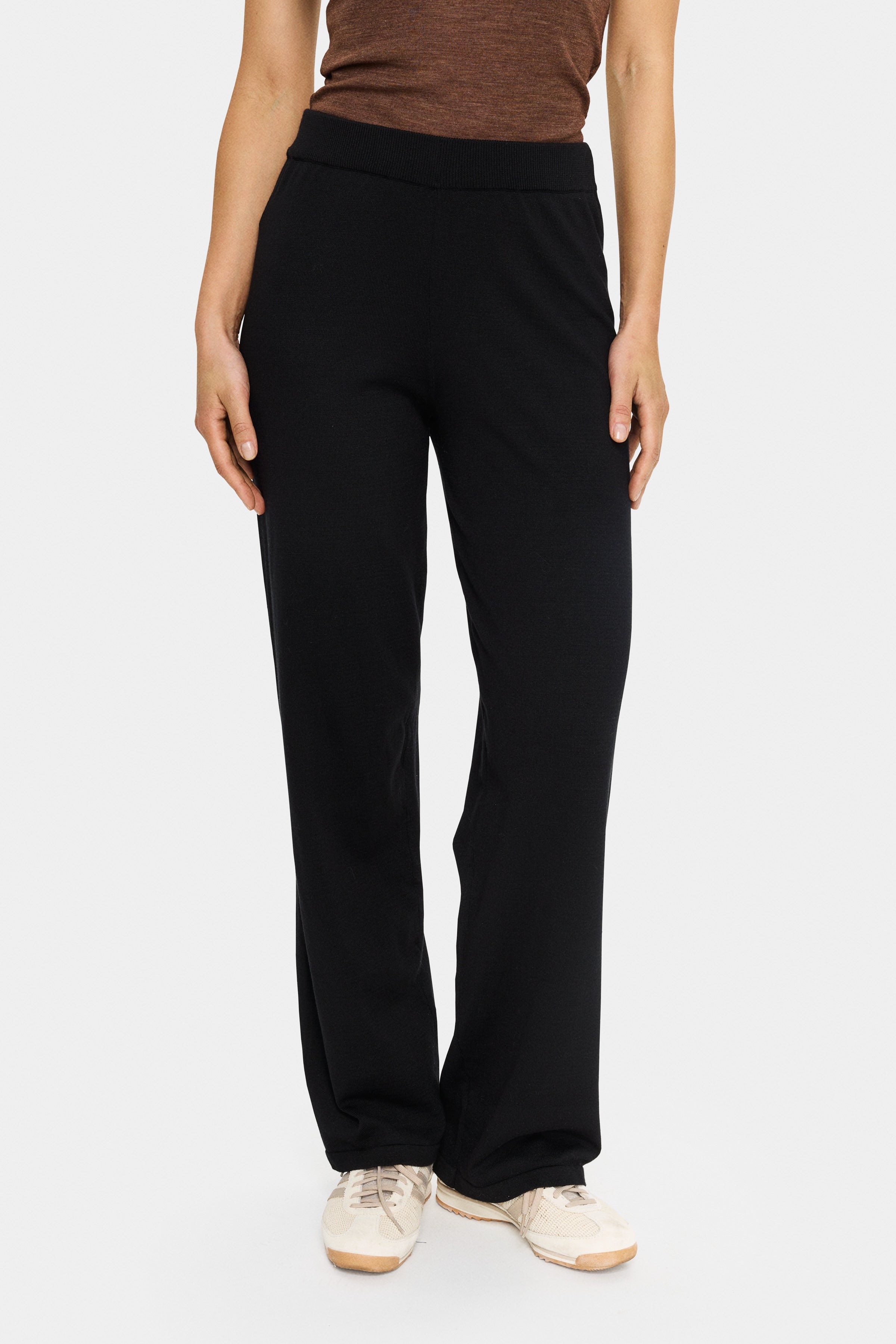 Mila Pants in Black by Saint Tropez