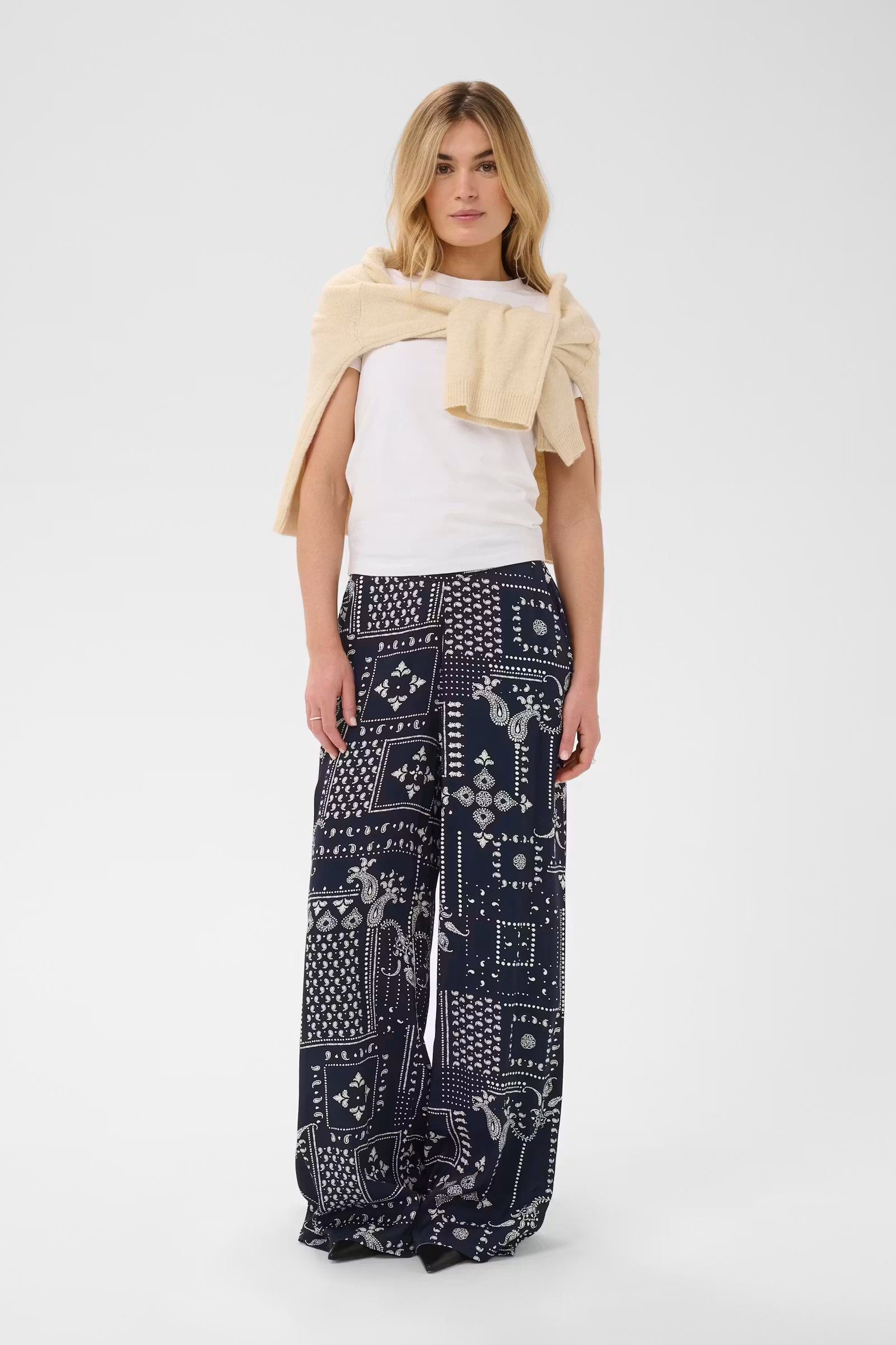 Stephanie Pant in Nightsky Paisley by Saint Tropez