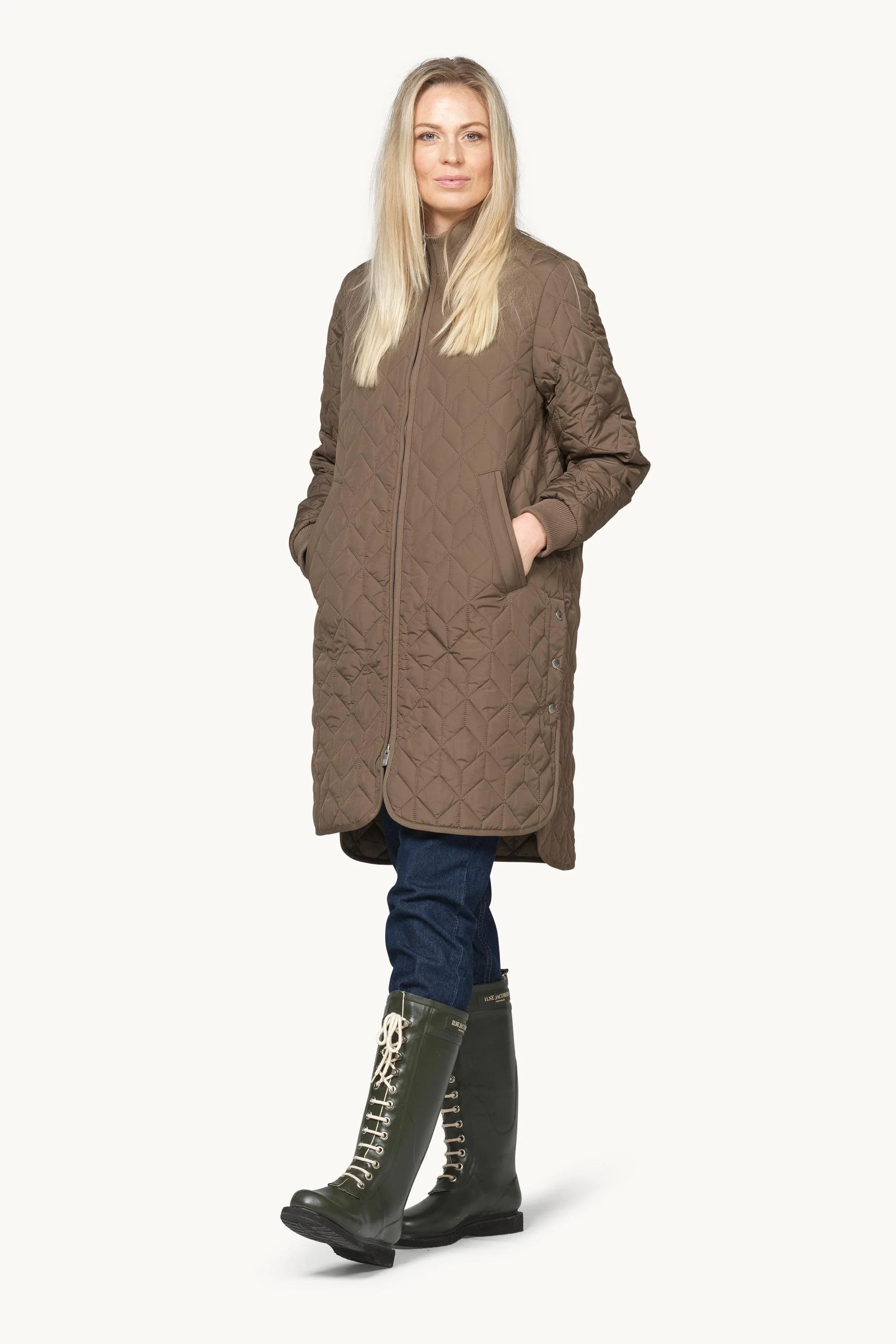 Quilt Jacket in Mud by Ilse Jacobsen