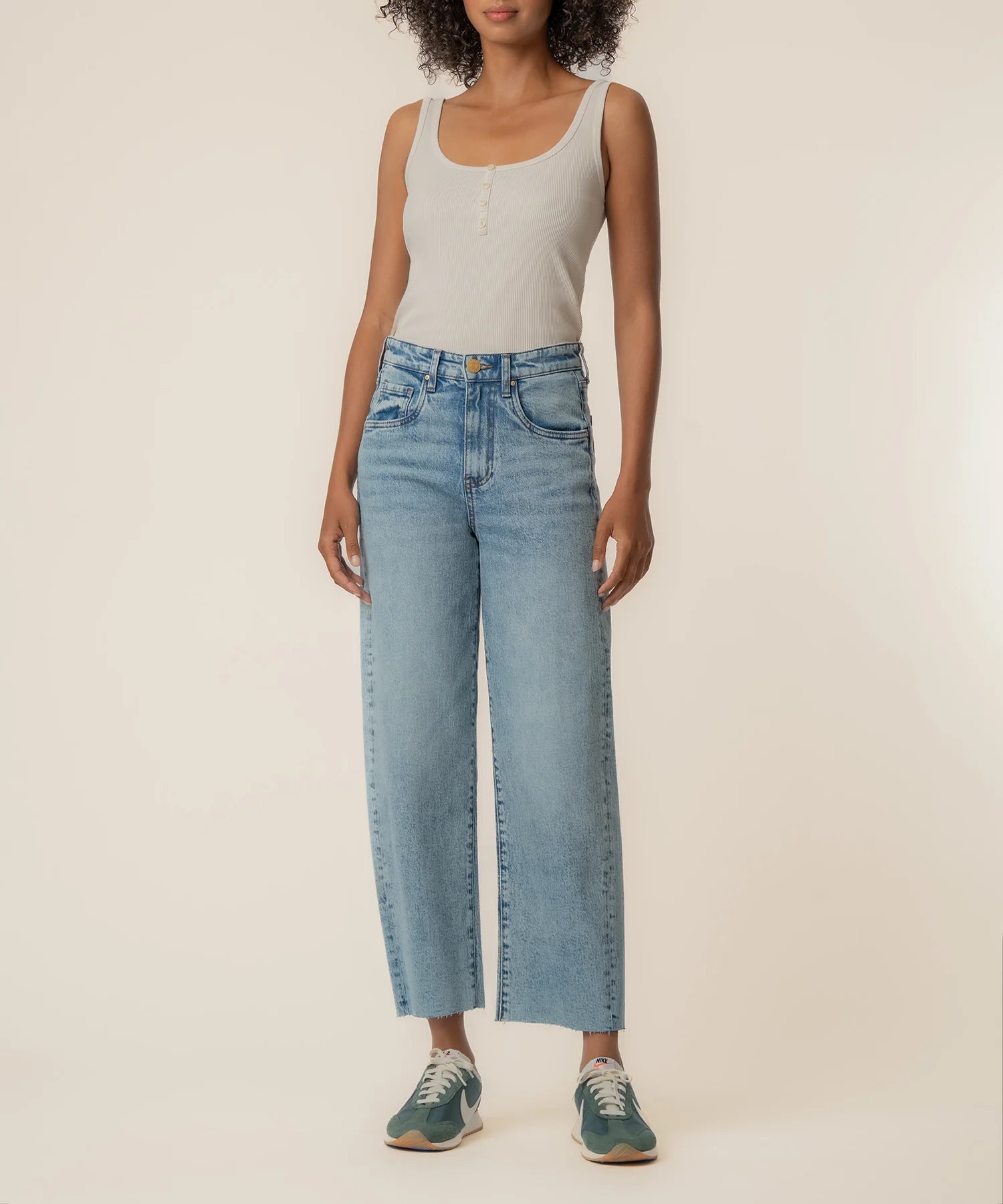Gwen High Rise Wide Leg with Raw Hem and 5-Pockets in Well Wash by Kut from the Kloth