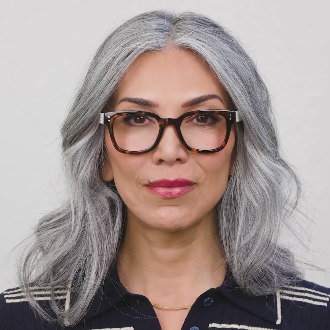 Load video: Peepers Bluelight Readers in Aubrey Tortoise White