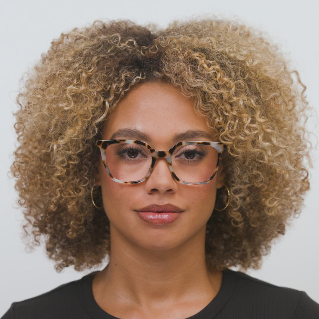 Load video: Peepers Bluelight Readers in Josephine Chai Tortoise
